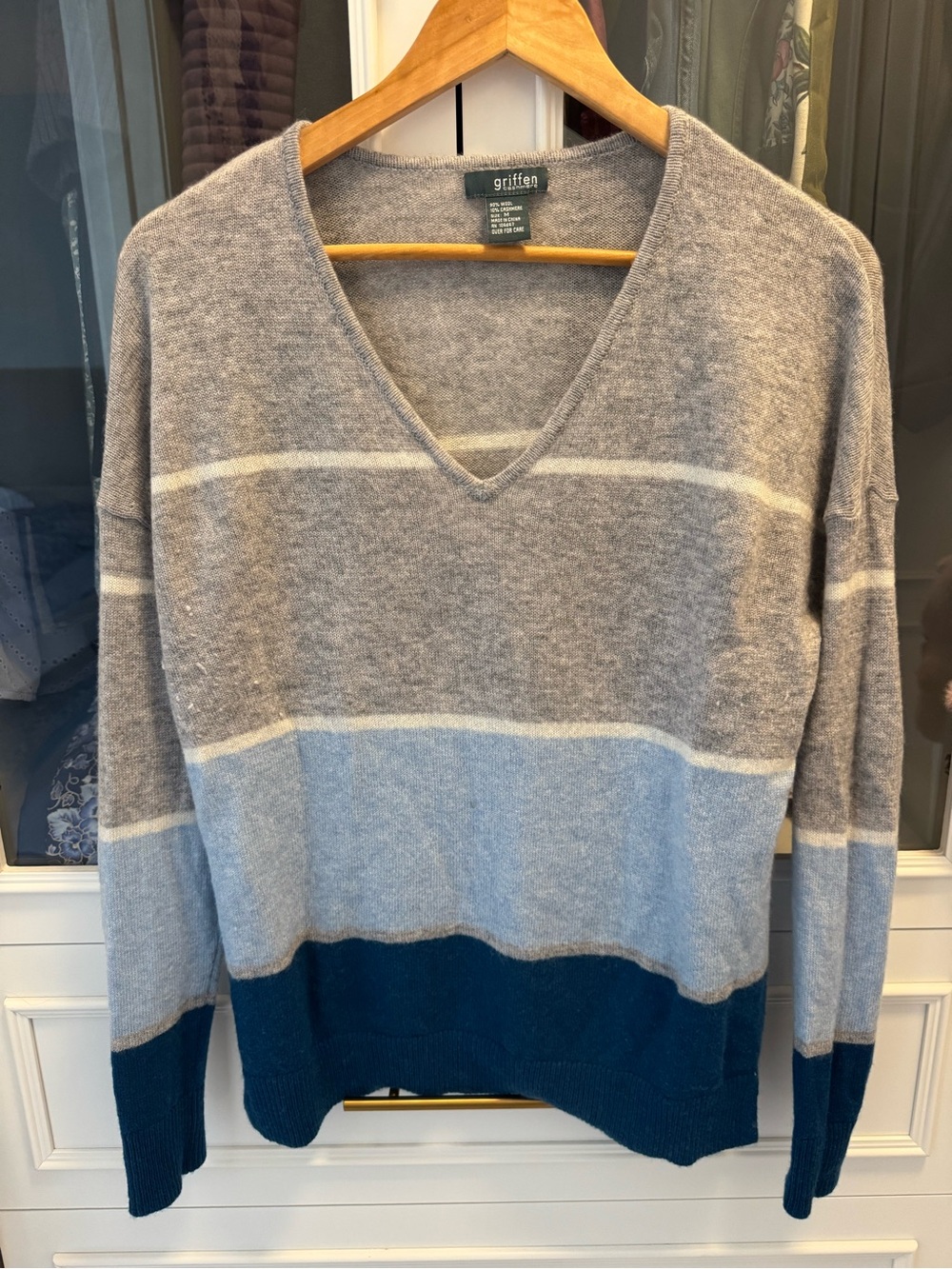 V-Neck Colorblock Cashmere Sweater - Gray/Light Blue/Teal